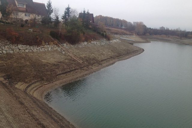 V přehradní nádrži Rozkoš na Náchodsku je nejméně vody za několik posledních let | foto: Václav Plecháček,  Český rozhlas