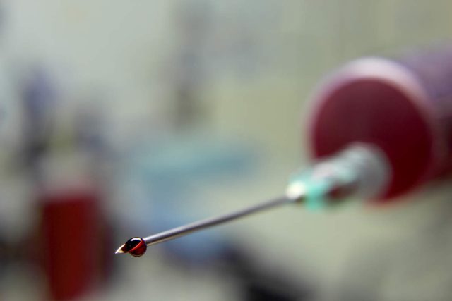 Injekce,  injekční stříkačka,  test krve  (ilustrační foto) | foto:  tOrange.us,   CC BY 4.0
