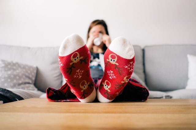 obývák,  domov,  pohoda,  vánoce na ponožkách,  nohy,  ponožky | foto: Pixabay