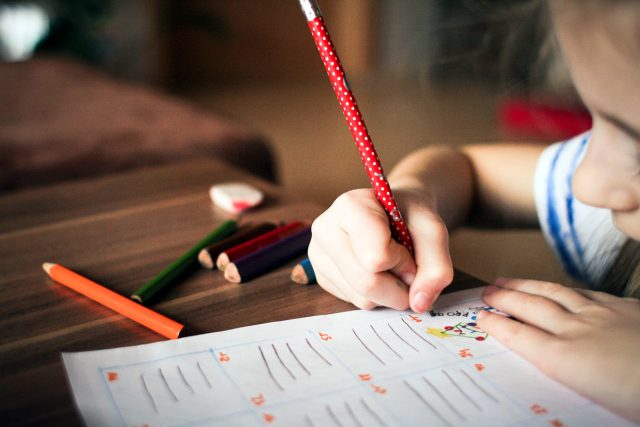dítě,  psaní,  kreslení | foto: Fotobanka Pixabay