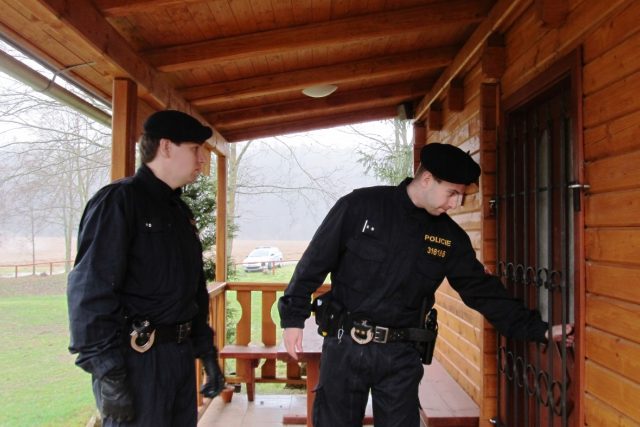 Policisté kontrolují zabezpečení chat  (ilustrační foto) | foto: Michal Trnka