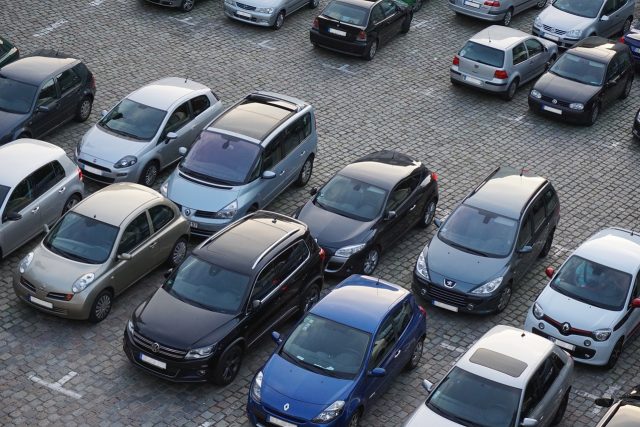 Dvůr Králové nad Labem zvyšuje po víc než 20 letech ceny a mění podmínky parkování v ulicích města  (ilustrační foto) | foto: Fotobanka Pixabay