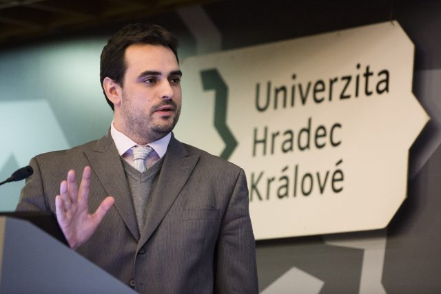 Novým rektorem Univerzity Hradec Králové bude Kamil Kuča  (na snímku z 10. února) | foto: ČTK