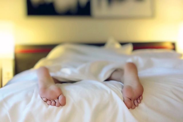 Každý by měl spát aspoň 4 hodiny denně  (ilustrační foto) | foto: Fotobanka Pixabay