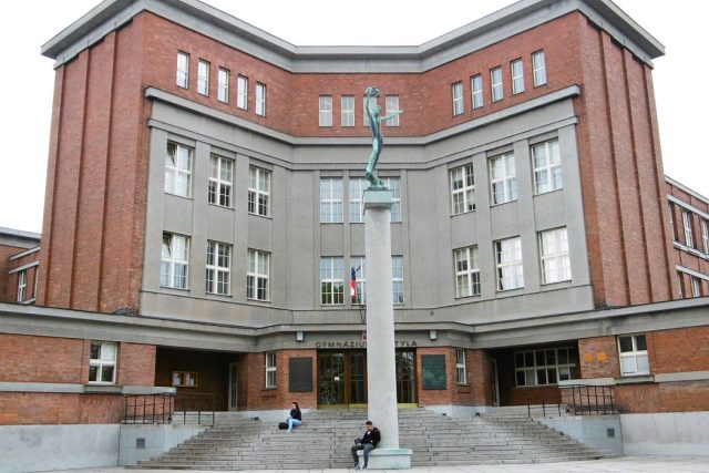 Školský areál V Lipkách v Hradci Králové,  postavený v roce 1927 podle návrhu architekta Josefa Gočára | foto: Milan Baják,  Český rozhlas