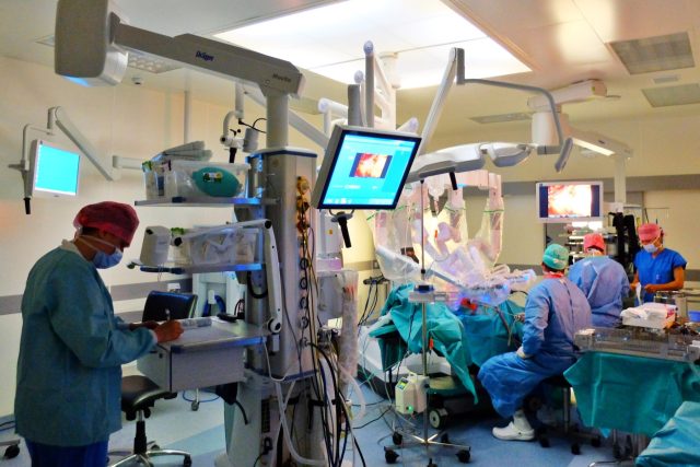 Robotické operace umožňují dokonalý trojrozměrný a zvětšený obraz,  proto lékaři mohou postupovat velmi precizně  (Ilustrační foto) | foto:  AGEL