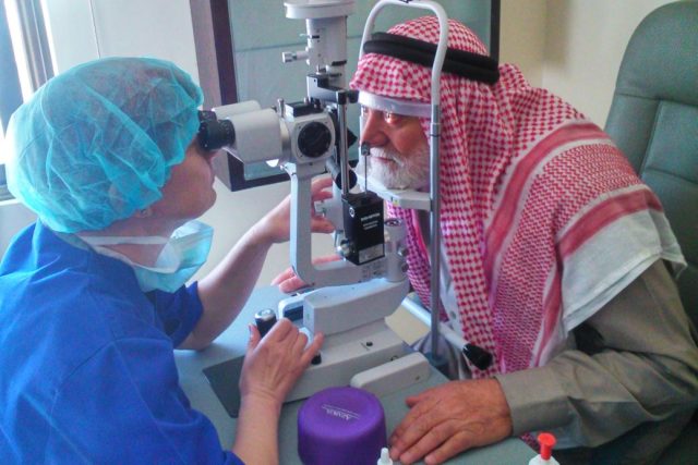 Prof. MUDr. Naďa Jirásková,  Ph.D.,  vedoucí mise hradeckých očních lékařů v Jordánsku,  vracela zrak syrským uprchlíkům | foto: Naďa Jirásková