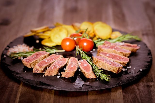 Kvalitní maso a kvalitní zelenina patří k sobě | foto: Fotobanka Pixabay