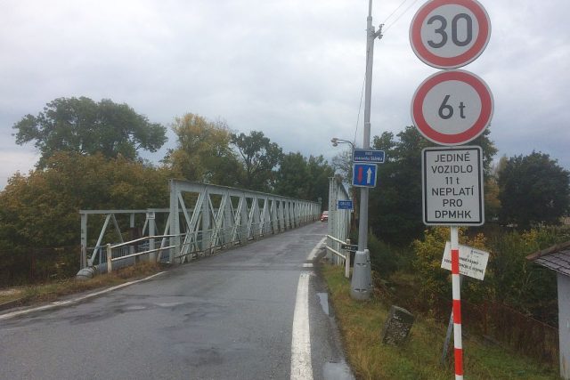 Chybí potřebná povolení pro stavbu nového mostu ve Svinarech u Hradce Králové | foto: Jiří Fremuth,  Český rozhlas