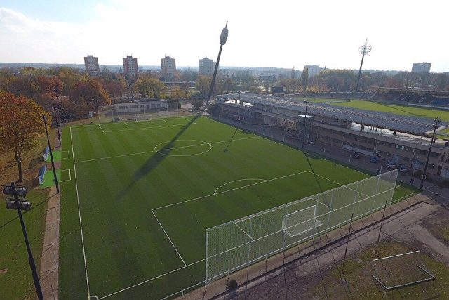 Tréninkové hřiště FC Hradec Králové se zcela novým povrchem | foto:  FC Hradec Králové