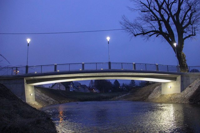 Nový most v Bělovsi už slouží občanům a zkrášluje tento kout Náchoda | foto: Nina Adlof