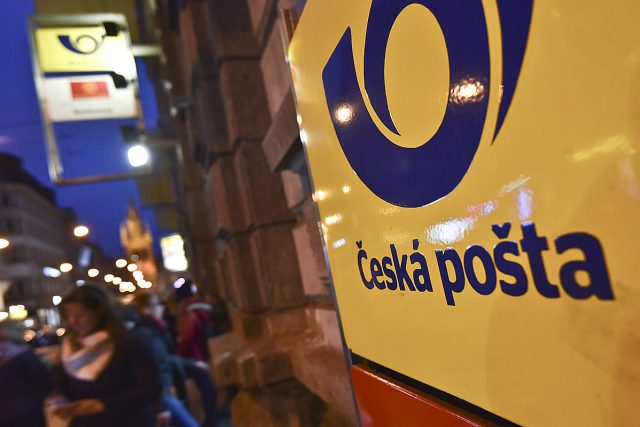 Česká pošta,  pošťák,  poštovní přepážka | foto: Filip Jandourek,  Český rozhlas