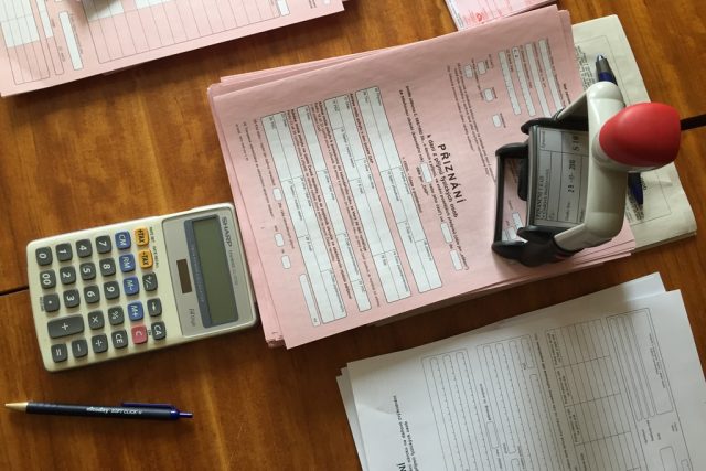 Pracovníci finančního úřadu na výjezdu  (ilustrační foto) | foto: Jitka Cibulová Vokatá,  Český rozhlas