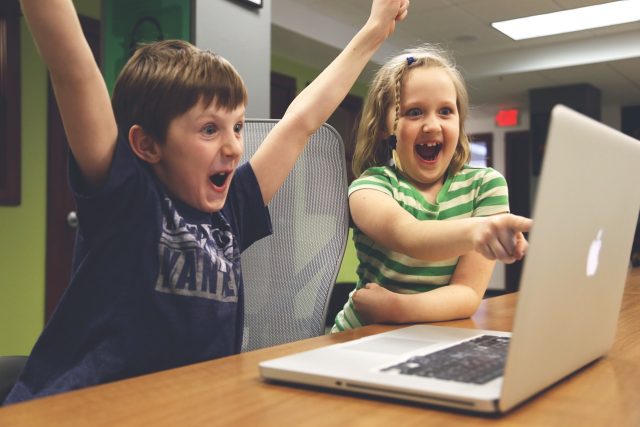 Dnešní děti se těžko odtrhnou od monitoru počítače nebo displeje tabletu | foto:  pixabay.com