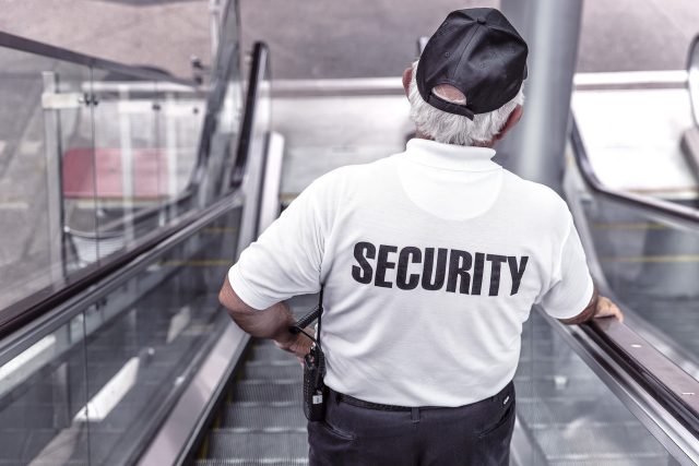 Pracovník bezpečnostní agentury | foto: Fotobanka Pixabay