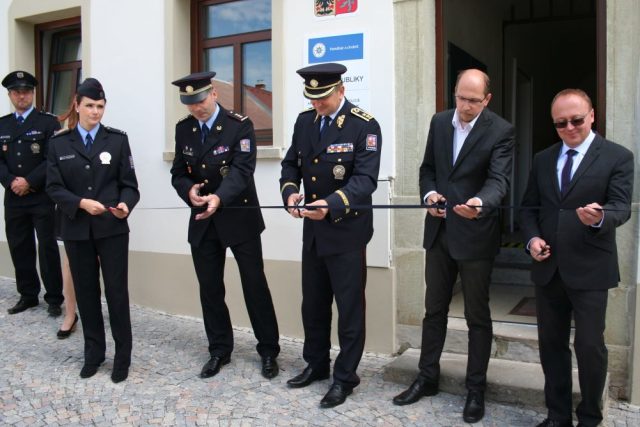Otevření nové policejní služebny v Solnici na Rychnovsku | foto: Krajský úřad Královéhradeckého kraje