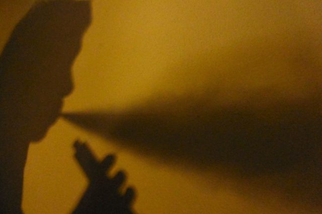 Desetileté děti kouří a jejich okolí nic nepozná. Místo klasických cigaret totiž mají elektronické | foto: Milan Baják,  Český rozhlas