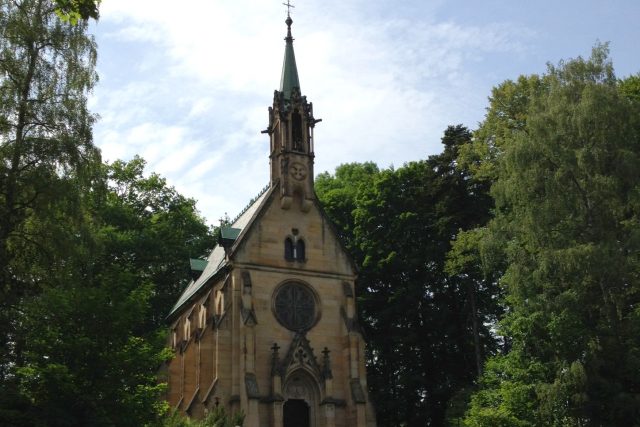 Romantická Morzinsko - Černínská kaple se ukrývá v zámeckém parku ve Vrchlabí | foto: Romana Joudalová,  Český rozhlas