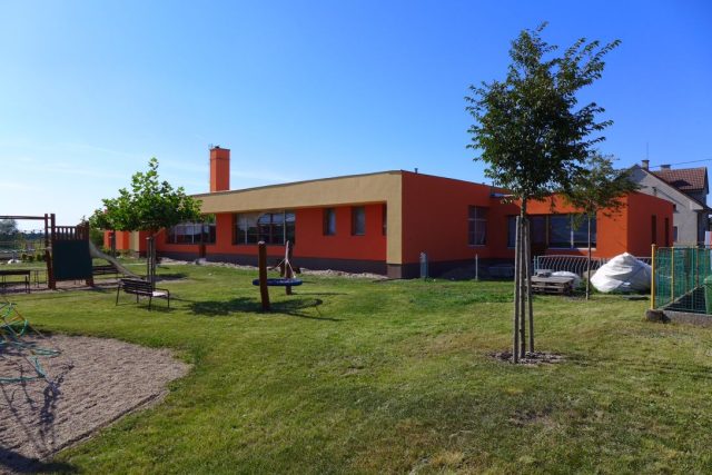 Přepychy na Rychnovsku vylepšují mateřskou školu. Budova dostala nový plášť a mění se i způsob vytápění | foto: Obec Přepychy