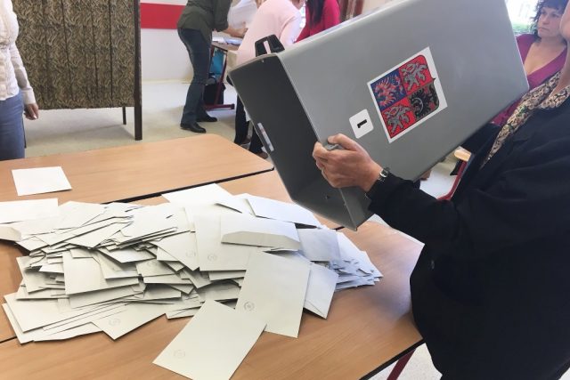 Začalo sčítání odevzdaných hlasovacích lístků  (ilustrační foto) | foto: Martin Pokorný