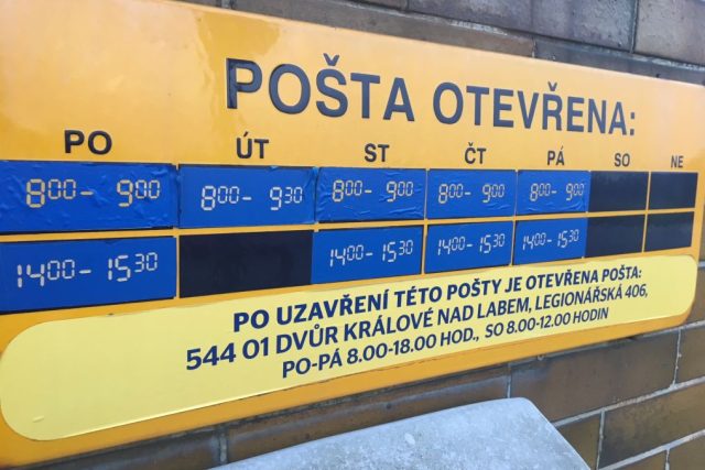 Pošta v Kocbeřích je otevřena jen hodinu dopoledne a hodinu a půl odpoledne. Lidé si stěžují | foto: Václav Plecháček,  Český rozhlas