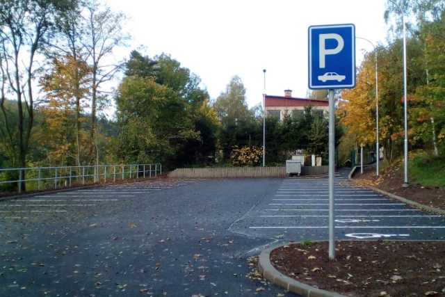Nové vyasfaltované parkoviště  (ilustrační foto) | foto: Nina Adlof