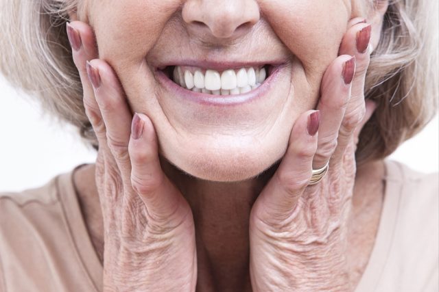 V čem je kouzlo madero masáže? Stimuluje funkce svalů na obličeji a tím snižuje projevy stárnutí  (ilustrační foto) | foto: Shutterstock