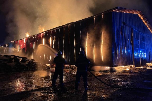 V Dolním Lánově na Trutnovsku hořela skladovací hala | foto: HZS Královéhradeckého kraje