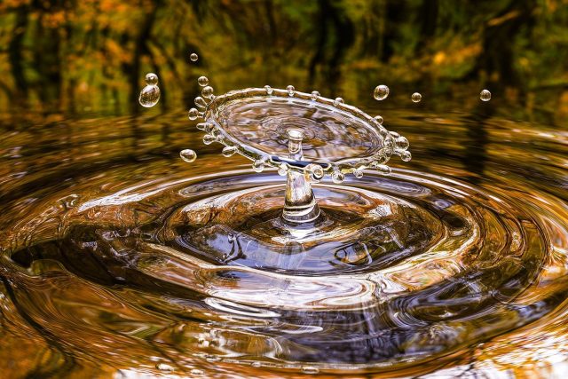 Voda má spoustu vlastností,  které jsou fascinující samy o sobě  (ilustrační foto) | foto: Fotobanka Pixabay