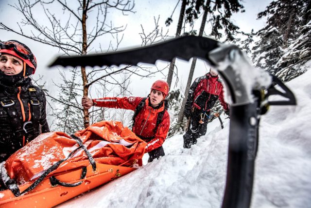 V Krkonoších prošli hasiči-lezci kurzem bezpečného pohybu a záchrany osob v nepřístupném terénu | foto: HZS Královéhradeckého kraje