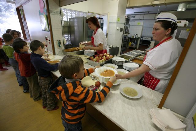 Mezi školními jídelnami v Česku jsou velké rozdíly. | foto: Fotobanka Profimedia