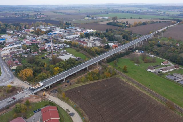 Průběh zatěžovací zkoušky mostu na silnici I/35 u Hořic | foto: Ředitelství silnic a dálnic ČR