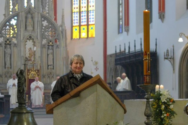 V katedrále Sv. Ducha v Hradci Králové - zpívané přímluvy | foto: Archiv Milady Fejtkové