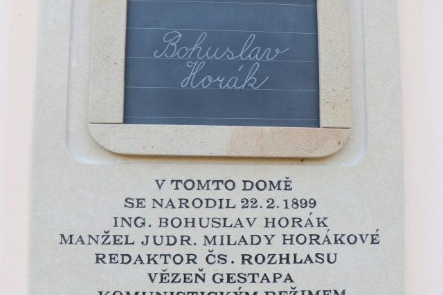 Bohuslav Horák,  manžel Milady Horákové,  má pamětní desku v Černilově na Královéhradecku | foto: Jana Žárská - Knihovna Černilov