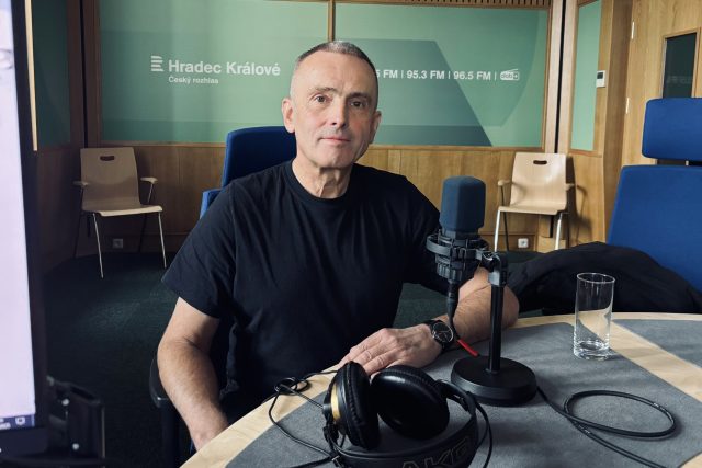 Ladislav Pazdera ve studiu Českého rozhlasu Hradec Králové | foto: Milan Baják,  Český rozhlas