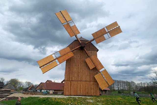 V Orlickém skanzenu v Krňovicích uvidíte plně funkční větrný mlýn | foto: Jana Házová,  Český rozhlas