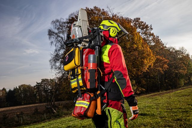 Nové speciální baťohy používané hasiči v Královehradeckém kraji | foto: Michal Fanta,  HZS HKK / Michal Fanta