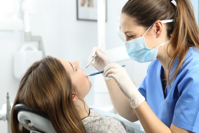 Zubaři v Trutnově chtějí,  aby děti měly zdravější zuby. Vymysleli proto iniciativu Škola bez cukru  (ilustrační foto) | foto: Shutterstock
