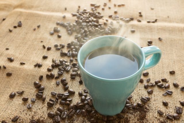 Kávou proti hladu? I to je jeden z fíglů,  jak se zbavit pocitu hladu  (ilustrační foto)  | foto: Fotobanka Pixabay
