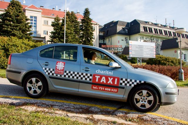 Charitní taxi je určené pro seniory  (ilustrační foto) | foto: Jaroslav Hoření