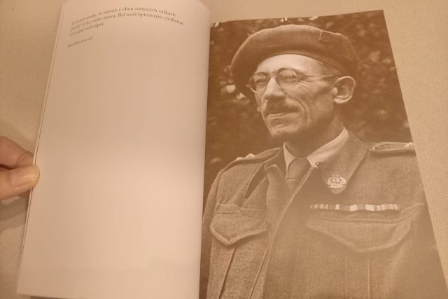 gen JUDr. Jan Vančura,  kniha Právo má přednost před mocí! | foto: Markéta Macháčková,  Český rozhlas