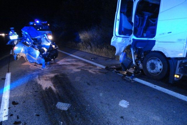 Tragická dopravní nehoda na silnici č. 16 u Dolního Lochova na Jičínsku | foto: HZS Královéhradeckého kraje
