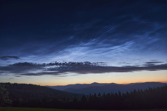 Noční svítící oblaka nad Krkonošemi  (ilustrační foto) | foto: Lukáš Ronge