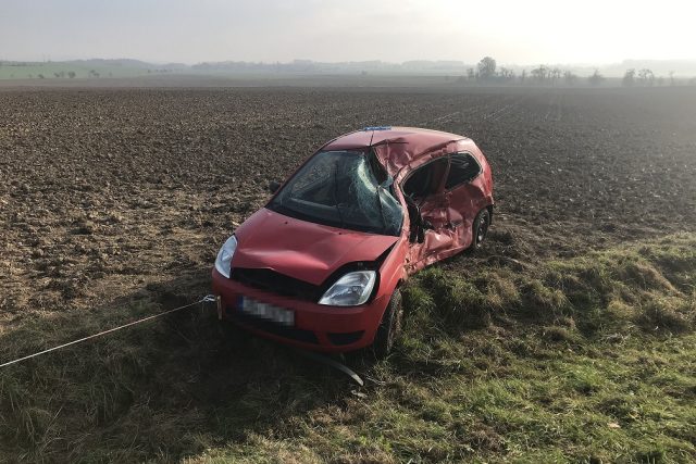 Tragická nehoda osobního a nákladního vozu u Dobrušky | foto: Policie České republiky