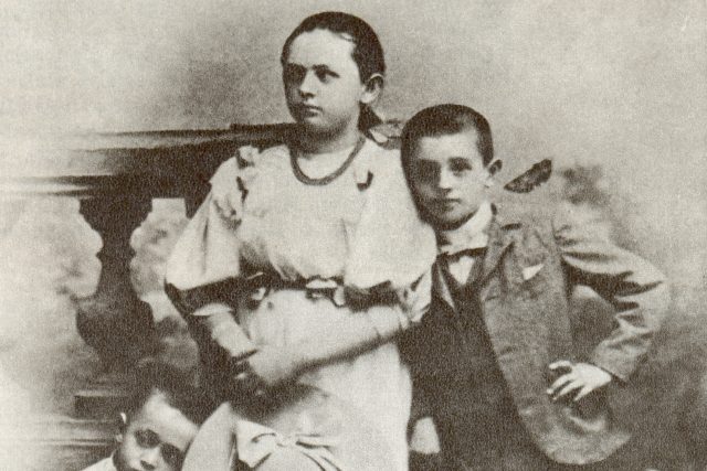 Sourozenci Čapkovi  (zleva: Karel,  Helena a Josef) | foto: autor neznámý,  Památník Karla Čapka