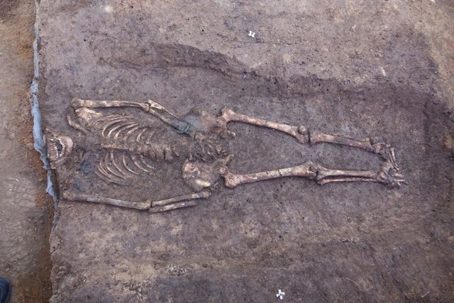 Keltský hrob ženy z období laténu ve Sběři u Vysokého Veselí na Jičínsku | foto: RMaG Jičín