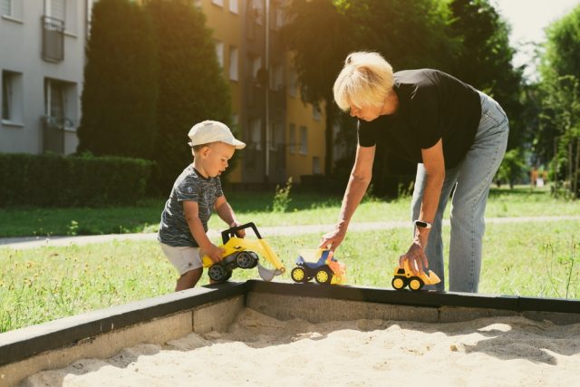 Hry na pískovišti patří v létě k oblíbeným venkovním aktivitám dětí  (ilustrační foto) | foto: Shutterstock
