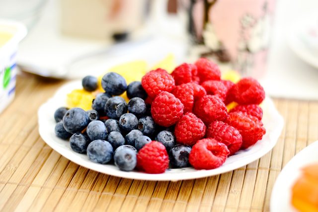 Ovoce,  borůvky,  maliny | foto: Fotobanka Pixabay