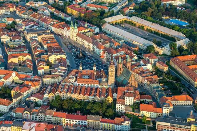 O vedení radnice v Hradci Králové se nadále jedná  (ilustrační foto) | foto: Společnost CBS Nakladatelství s. r. o.