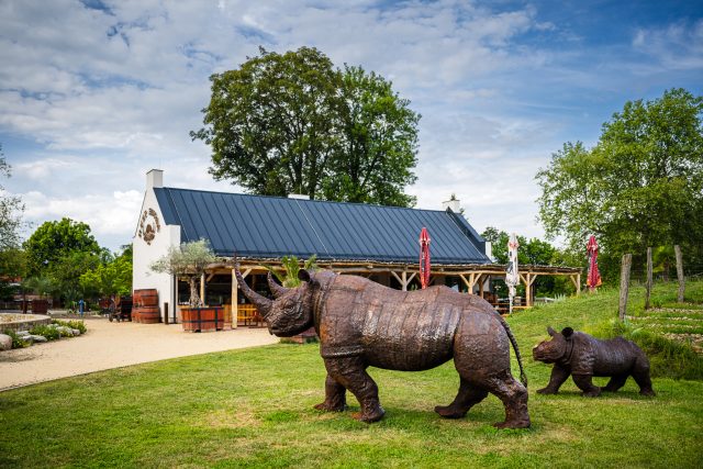 Africké sochy ozdobí Safari Park Dvůr Králové | foto: Safari Park Dvůr Králové